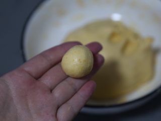 10、南瓜小圆子,再取适量面团，搓成小圆子