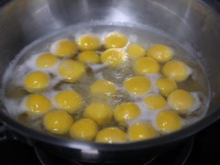 13、南瓜小圆子,煮至冰糖融化，小圆子全部浮起来即可
