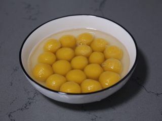 14、南瓜小圆子,盛入碗中