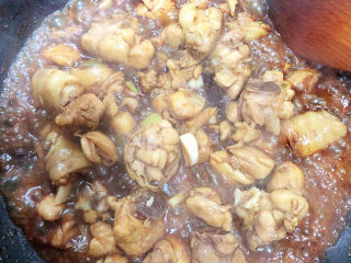 12、生炒鸡,翻炒均匀。