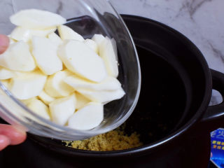 4、山药枸杞粥,加入山药