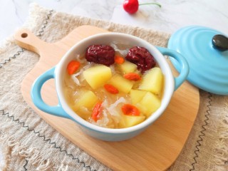 13、苹果银耳红枣汤,满满的胶质。