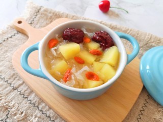 14、苹果银耳红枣汤,好喝又美容。