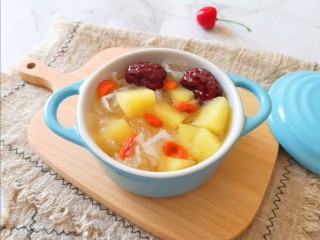 15、苹果银耳红枣汤,爱美人士可以多喝哦！