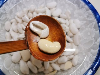 2、芸豆糕,第二天早上就可以脱皮了