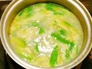 12、丝瓜蛋汤,蛋花慢慢浮起