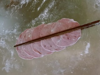 9、紫薯玫瑰花馒头,用筷子在中间压一下