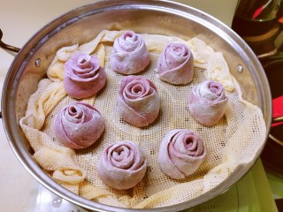 14、紫薯玫瑰花馒头,凉水上锅  蒸制18分钟  焖2分钟