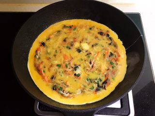 15、培根鸡蛋饼,小火煎至制