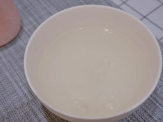 13、广东白凉粉,一小时后取出，凉粉已经凝固啦