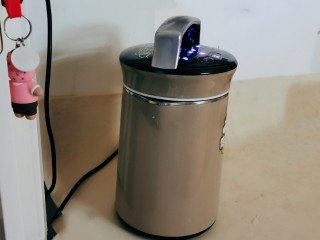 12、红豆薏米糊,豆浆机开始工作。