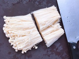 6、蒜蓉粉丝烤花甲,金针菇洗干净切去头部