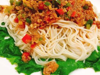 5、三色牛肉酱拌面,颜色不错吧！