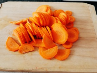 2、胡萝卜馒头,胡萝卜切片