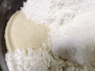 3、紫薯奶酪包,酵母粉