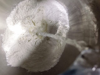 4、紫薯奶酪包,清水