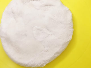 10、紫薯奶酪包,取出排气