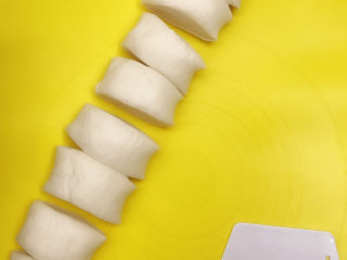 11、紫薯奶酪包,均分成8份