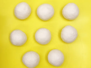 12、紫薯奶酪包,揉圆醒发5分钟