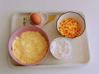 1、黄金玉米饼,食材准备好