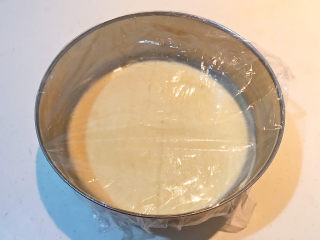 12、酸奶鸡蛋饼,盖上保鲜膜饧发20分钟