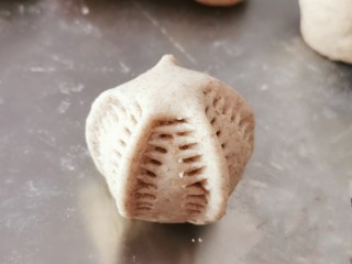 11、黑麦馒头,什么造型都可以 只要自己喜欢的都可以的