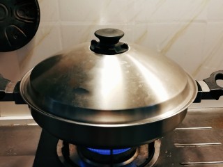 14、黑麦馒头,水烧开后蒸20分钟 焖2分钟