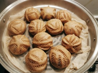 15、黑麦馒头,时间到 打开看看吧 很满意