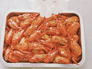 10、蒜蓉小龙虾,美味的龙虾就出锅了