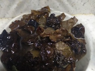 2、冬瓜饺子,木耳泡发