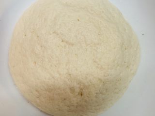 19、芝士肠仔包,发酵好的面团。
