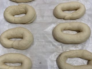 28、芝士肠仔包,这是发酵好的。