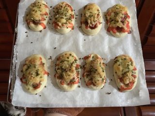 35、芝士肠仔包,出炉。