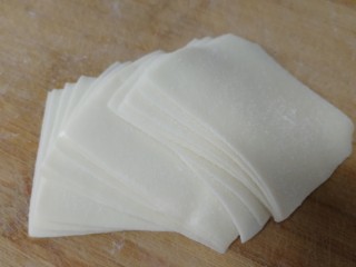 9、酸辣馄饨,买现成的馄饨皮。