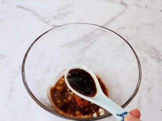 8、水煮串串,加入蚝油