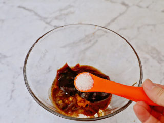 11、水煮串串,加入糖