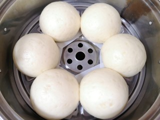 15、山药馒头,白白胖胖的山药馒头出锅了。