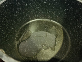 6、干锅麻辣鸡翅,另一个锅加食用油