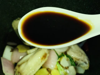 13、干锅麻辣鸡翅,转小火，加酱油
