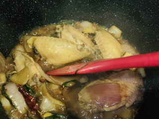 16、干锅麻辣鸡翅,大火焖煮10分钟