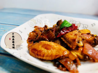 18、干锅麻辣鸡翅,干锅麻辣鸡翅，完成