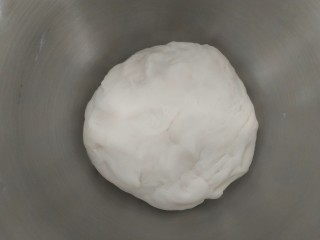 1、香椿鸡蛋馅饺子,适量面粉适量清水和成光滑的面团