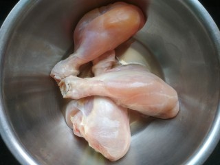 2、烤鸡肉串,去皮