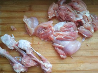 3、烤鸡肉串,剔除骨头