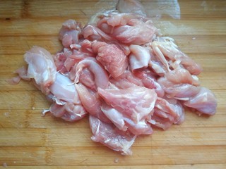 4、烤鸡肉串,切成小块