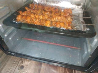 10、烤鸡肉串,放入烤箱，中层，200度，10分钟
