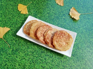 11、萝卜虾皮鸡蛋饼, 早餐吃做起来也很方便。