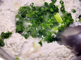 15、西红柿面疙瘩,加入葱花