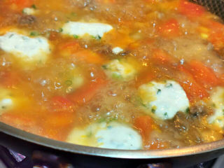 24、西红柿面疙瘩,面疙瘩浮出水面，有点半透明，就熟了