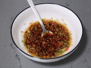 12、酸辣宽粉,搅拌均匀